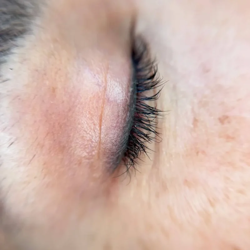 linea-de-ojos-micropigmentacion-efecto-maquillaje-permanente
