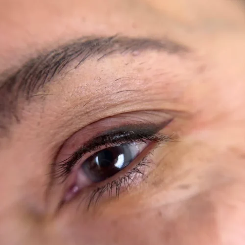 tatuaje-de-delineado-de-ojos-y-cejas-laspalmas